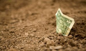 Аграріїв звільнили від сплати податків на заміновані, окуповані та не розміновані землі: чому це важливо для Донеччини