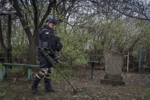 Рятувальники закликають громадян утриматись від відвідування кладовищ на поминальний тиждень