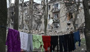 Люди «звикли» до війни: на Донеччині залишаються понад пів мільйона цивільних