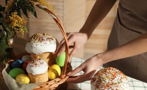 Схаменіться, якщо хотіли покласти це до кошика: що категорично заборонено нести до церкви у Великдень