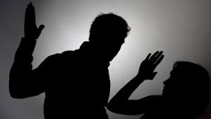 Принижував та залякував дружину – прокуратура домоглась визнання багатодітного батька винним у домашньому насильстві