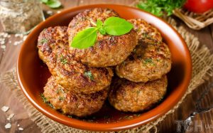 Котлети з начинкою із сиру та яєць: оригінальний рецепт улюбленої страви