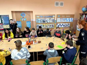 Дітей у Святогірську навчали розпізнавати поліцію, правилам безпеки та влаштували майстер-класи