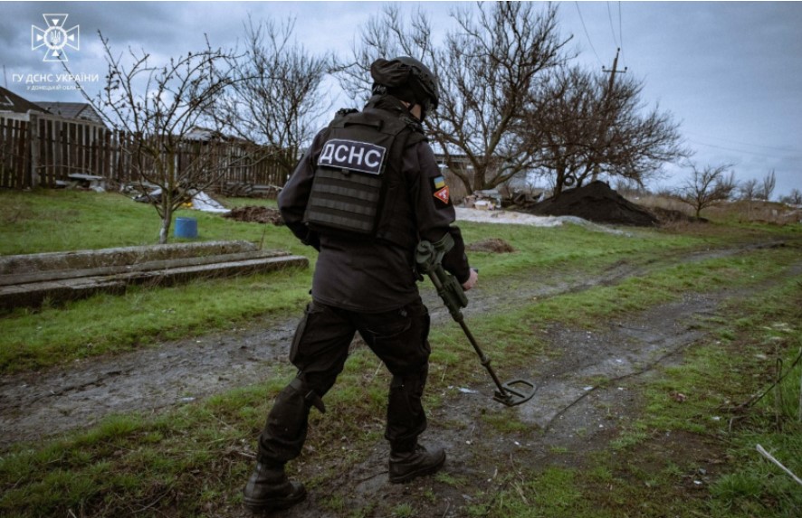 Піротехніки ДСНС виявили на Донеччині ще 163 вибухонебезпечних предмети