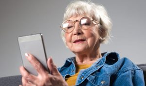 Київстар, Vodafone та lifecell оприлюднили дешеві тарифи для пенсіонерів: що увійшло до пакету послуг