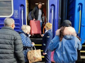 До Краматорська прибув перший потяг зі Львова, заповнений на 100%