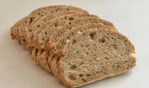 Нарізаний хліб купувати не варто: причина, про яку ви навіть не здогадувались