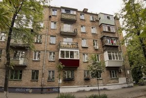 В Україні готують знесення хрущовок та панельок: закон дозволить відселяти жителів будинків