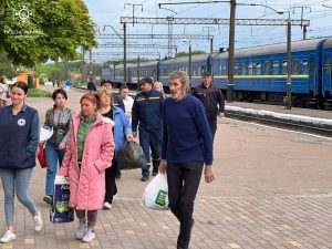 На Житомирщину прибув вже восьмий упродовж місяця потяг з евакуйованими мешканцями Донеччини