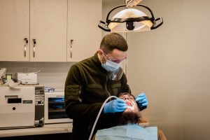 Мобільна зубарня повертає здорові усмішки слов’янським гвардійцям