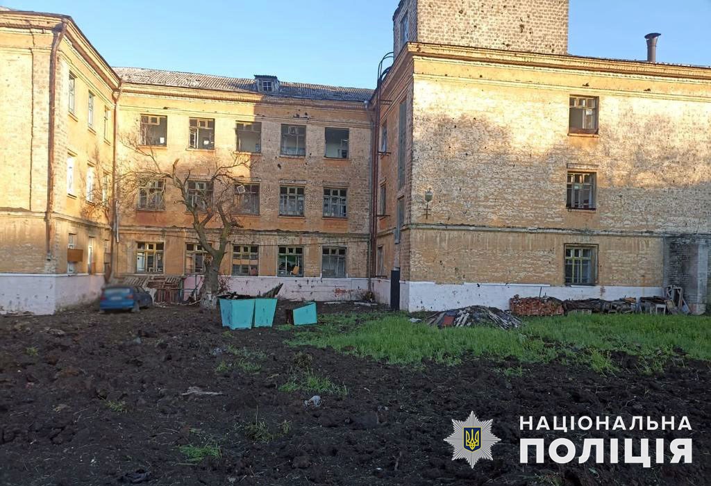 Ракетний удар по Краматорську — пошкоджено школу та лікарню, поранено сторожа
