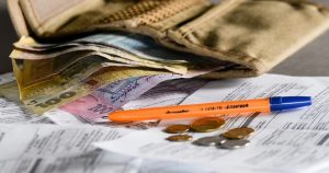 В Україні масово блокують банківські рахунки навіть за невеликий борг за комуналку: як змінили правила