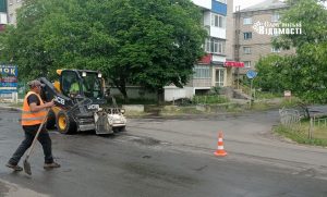 У Слов’янську триває точковий ремонт доріг