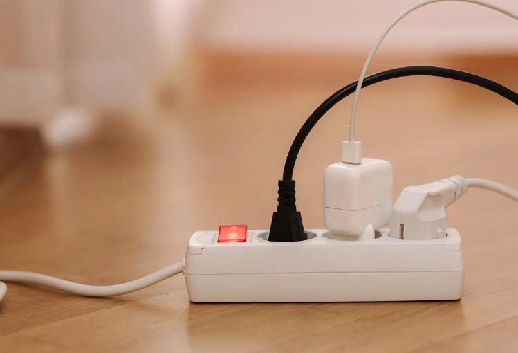 За світло платитимемо більше: як влітку зміниться вартість електроенергії