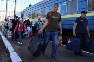 Триває безкоштовна евакуація мешканців Донеччини до Житомирської області: графік, умови, контактні телефони