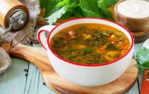 Смачний суп з кропиви: пошкодуєте, що раніше не готували