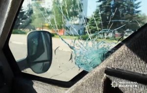 На Донеччині через обстріл поранені п’ятеро поліцейських та дитина, яка перебувала в евакуаційному автомобілі