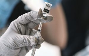 Вимагають гроші в лікарні: у НСЗУ розповіли, куди скаржитися