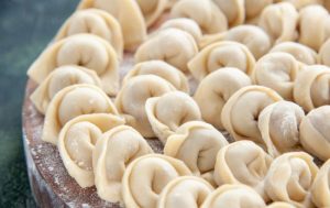 З чим, окрім фаршу, приготувати пельмені: 5 варіантів начинок