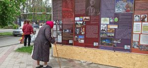 У День пам’яті відкрито першу після деокупації Святогірська виставку, яку врятували під час обстрілів