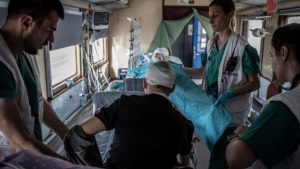 Медикам на Донеччині та в деяких інших регіонах збільшать зарплату