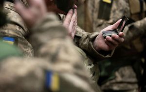 Не кажіть «Герой», а запитайте про смак сніданку: як спілкуватися з чоловіком, який сьогодні боронить країну