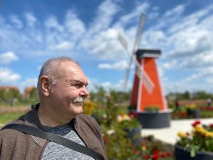 Директор Слов’янської Книгарні «Є» Віктор Разживін: За армією повинна йти культура