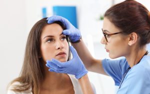 Хвороби очей: лікар назвав 7 симптомів, які не можна ігнорувати