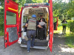 Евакуація рятує! Рятувальники Донеччини щодня ризикують життям, допомагая цивільному населенню евакуюватись з гарячих точок області.