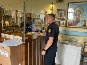 Вогнеборці провели інструктажі з вірянами щодо безпечного святкування Дня Святої Трійці