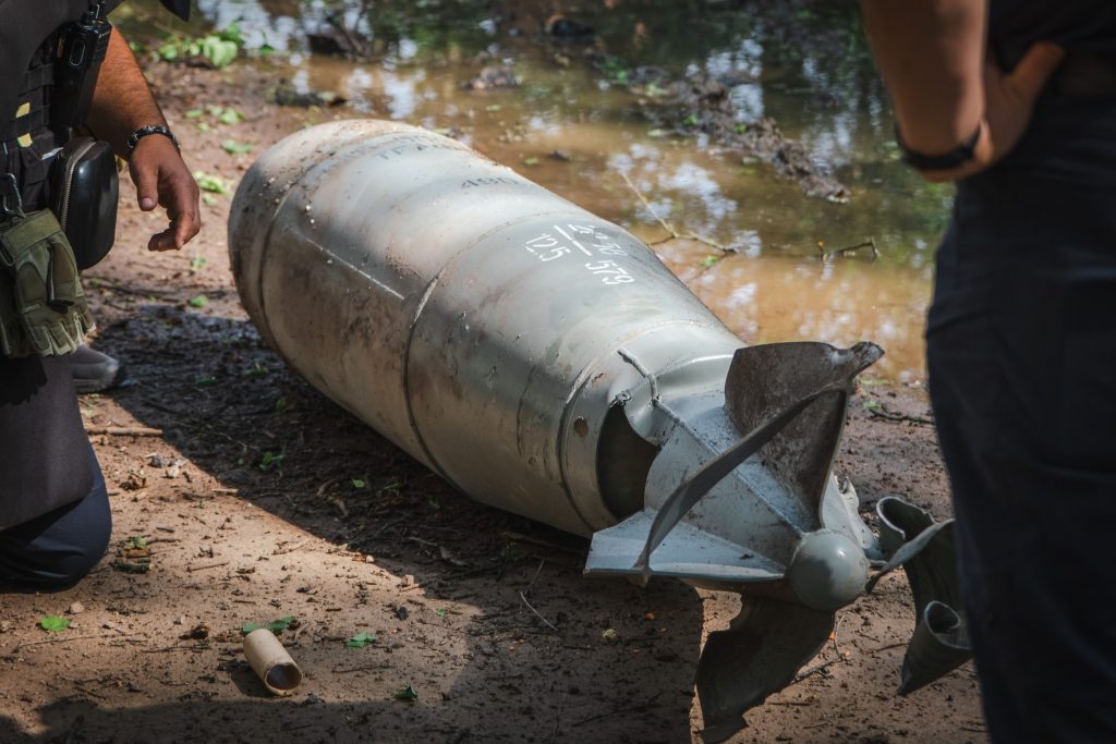 На Донеччині піротехніки ДСНС знищили авіаційну бомбу ФАБ-500