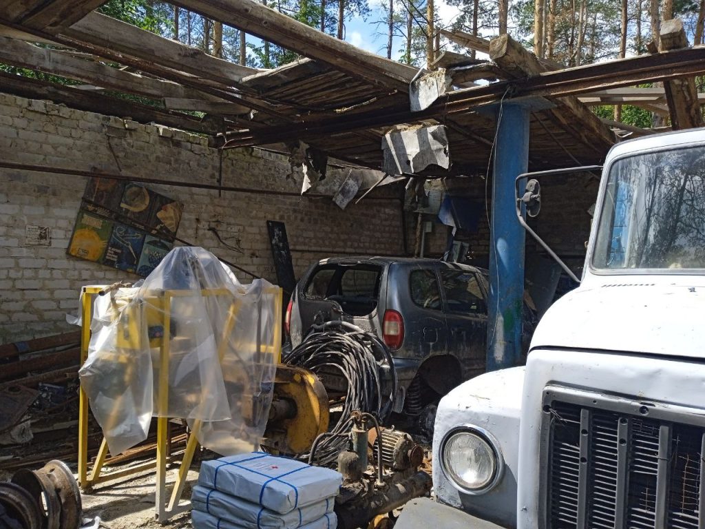 У Святогірську продовжують боротися з наслідками війни в НПП “Святі Гори”