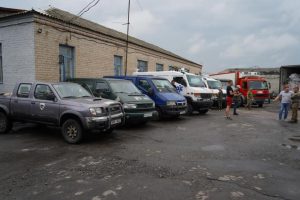 Автомобілі, дрони, бронежилети, ліки, продукти та іншу допомогу привезли на Донеччину для військових та цивільних