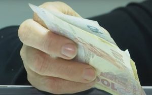 Які речі краще не піднімати на вулиці, щоб не викликати лиха: енергетика може вас “підкосити”