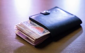 Українцям видадуть по 600 тисяч гривень допомоги: хто зможе отримати