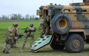 У водіїв в Україні можуть забирати автівки на потреби ЗСУ: що потрібно знати