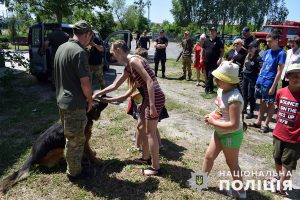 Канікули в умовах війни. Поліцейські розповіли дітям і батькам деокупованої Лиманщини про безпеку