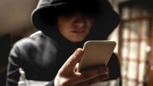 “Збори на ЗСУ” та фейкові продажі в інтернеті: майже 19 млн гривень виманили шахраї на Донеччині