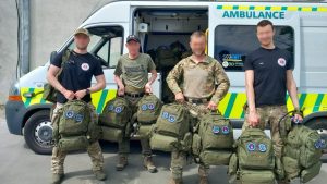Наплічники для тактичної медицини поїхали на схід України. Як благодійники навчають та забезпечують військових медиків
