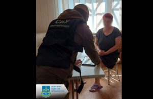 Закликала до вбивства українців та прославляла армію країни-агресора – на Донеччині підозрюють прихильницю окупантів