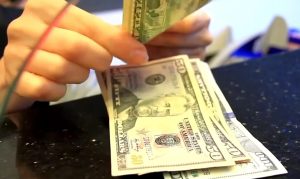 Обмінникам заборонено встановлювати обмеження щодо номіналу та року емісії банкнот інвалюти при обміні, – НБУ