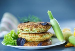 Кабачкові котлети з фаршем, сиром і картоплею