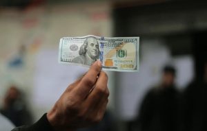 Обмінники зобов’язані приймати «старі долари»: НБУ дав роз’яснення і посилив контроль