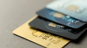 Українцям блокують карткові рахунки за найменші борги: як перевірити свої дані
