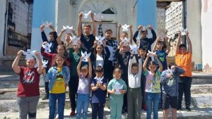 Діти у Святогірську вшанували загиблих дітей Донеччини (фото)