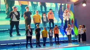 Діти Олександрівського ліцею представили власний проєкт відбудови мостів та дамб за допомогою роботів