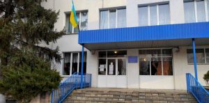 Школи можуть якісно навчати дистанційно, але всі чекають на перемогу і повернення за парти