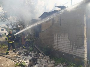 За минулу добу рятувальники Донеччини на території області залучались до ліквідації 9 пожеж, 4 з яких виникли внаслідок обстрілів