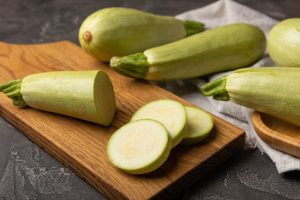 Ця заготовка на зиму стала хітом: рецепт маринованих кабачків, що виходять як гриби