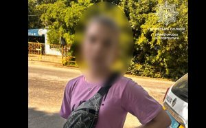 34 пакетики з ймовірними наркотичними речовинами виявили у дівчини краматорські патрульні